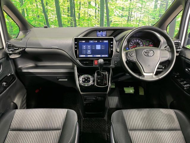 TOYOTA VOXY 4WD 2019