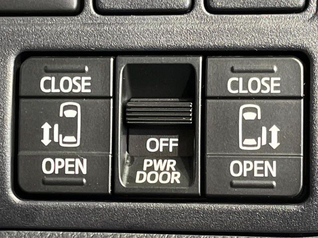 TOYOTA VOXY 4WD 2019