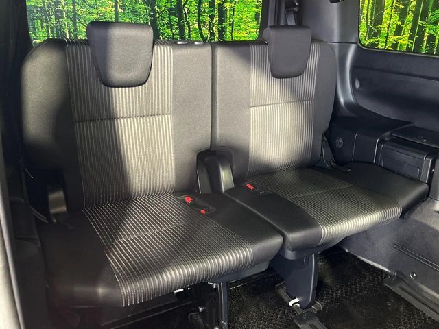 TOYOTA VOXY 4WD 2019