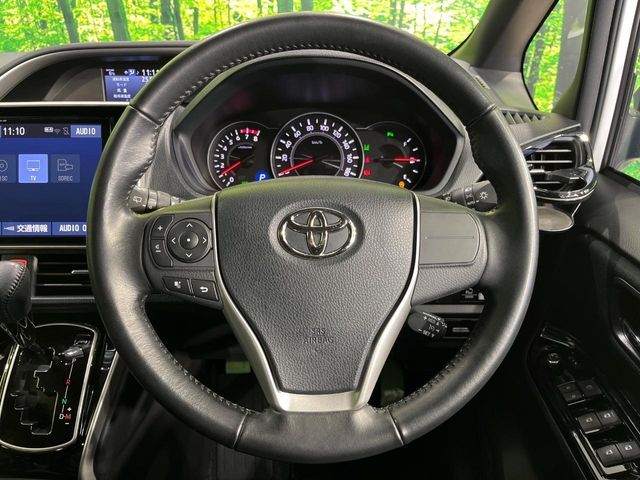 TOYOTA VOXY 4WD 2019