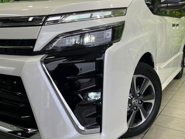 TOYOTA VOXY 4WD 2019