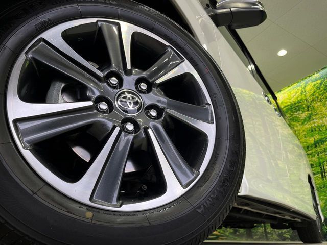 TOYOTA VOXY 4WD 2019