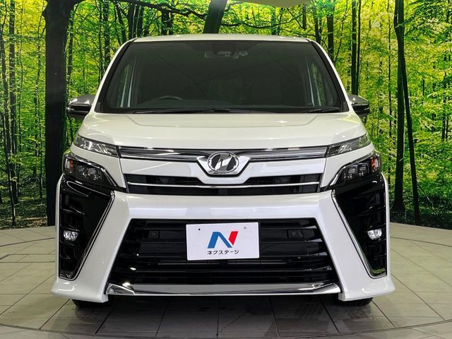TOYOTA VOXY 4WD 2019