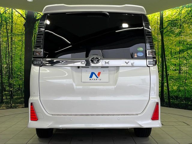 TOYOTA VOXY 4WD 2019