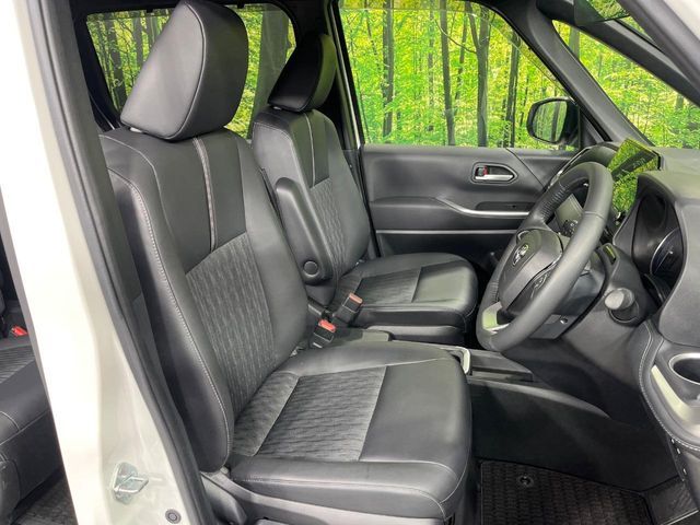 TOYOTA NOAH HYBRID 4WD 2023