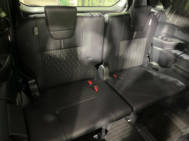 TOYOTA NOAH HYBRID 4WD 2023