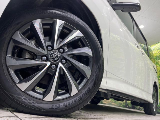 TOYOTA NOAH HYBRID 4WD 2023