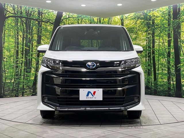 TOYOTA NOAH HYBRID 4WD 2023