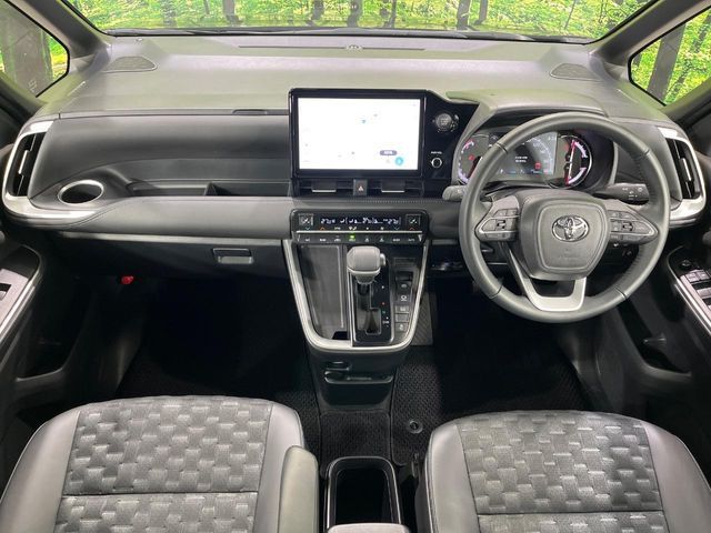 TOYOTA VOXY 4WD 2025