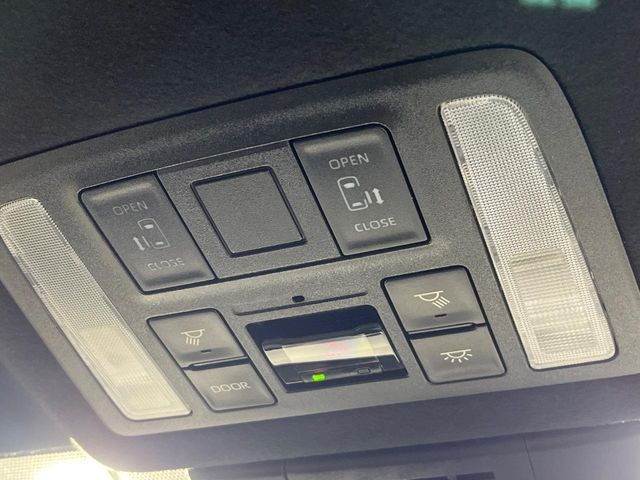 TOYOTA VOXY 4WD 2025