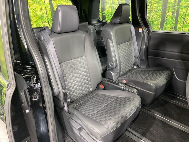 TOYOTA VOXY 4WD 2025