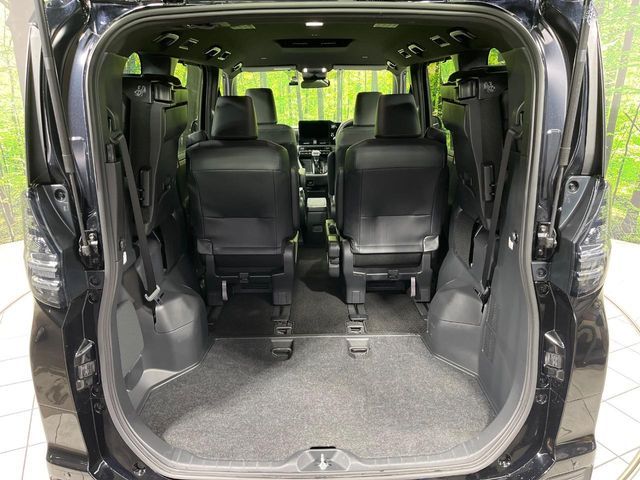 TOYOTA VOXY 4WD 2025