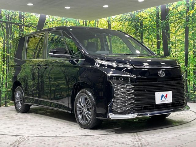 TOYOTA VOXY 4WD 2025
