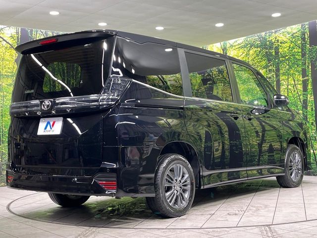 TOYOTA VOXY 4WD 2025