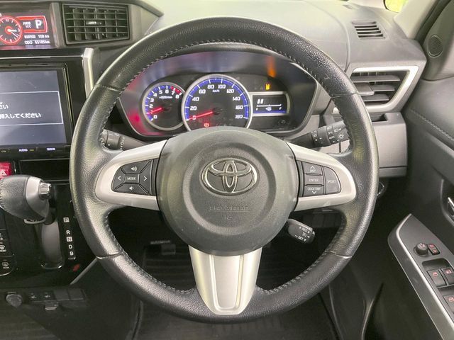 TOYOTA ROOMY 2016