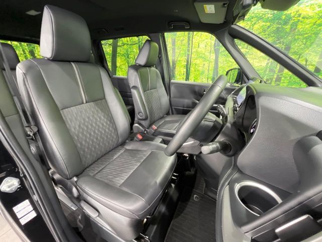 TOYOTA NOAH 4WD 2023