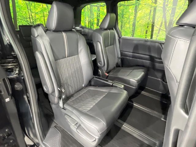 TOYOTA NOAH 4WD 2023