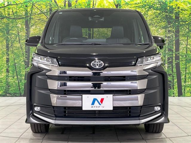 TOYOTA NOAH 4WD 2023