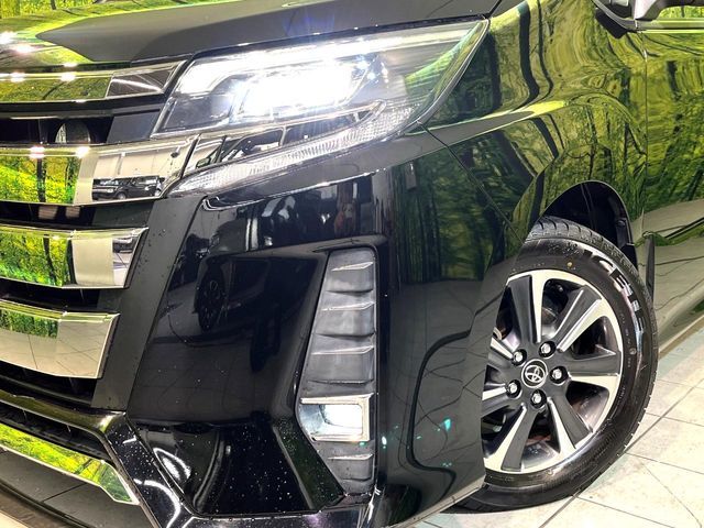 TOYOTA NOAH 2017