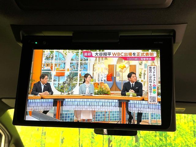 TOYOTA NOAH HYBRID 2017