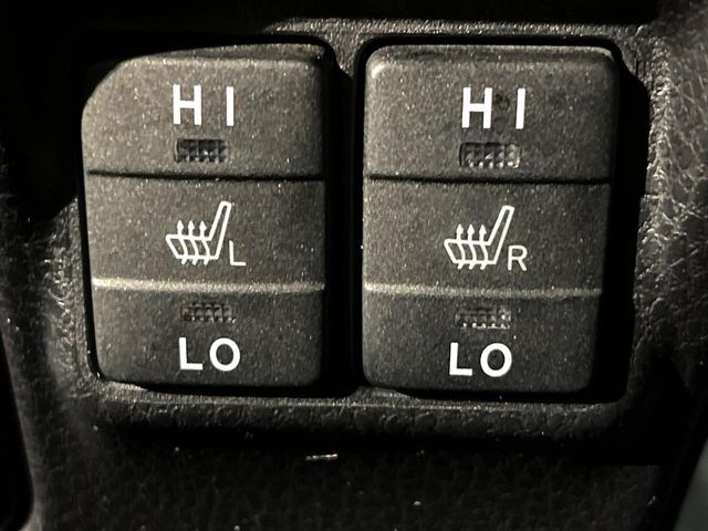 TOYOTA NOAH HYBRID 2017