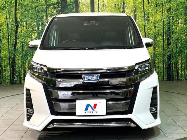 TOYOTA NOAH HYBRID 2017