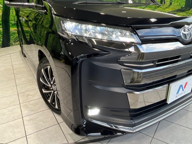 TOYOTA NOAH 2022