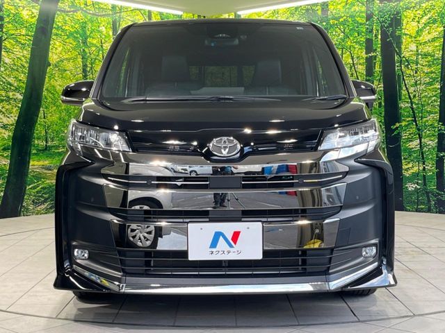 TOYOTA NOAH 2022