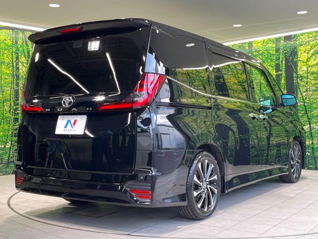 TOYOTA NOAH 2022