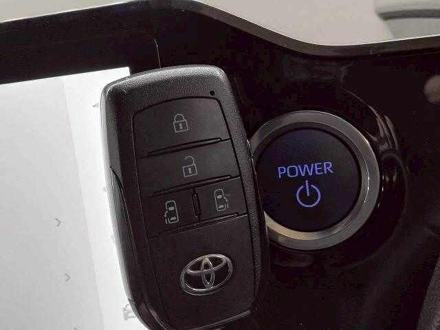 TOYOTA NOAH HYBRID 2023