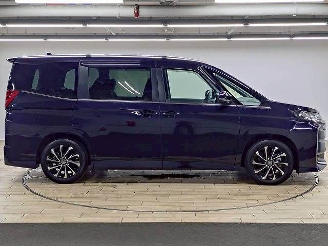 TOYOTA NOAH HYBRID 2023