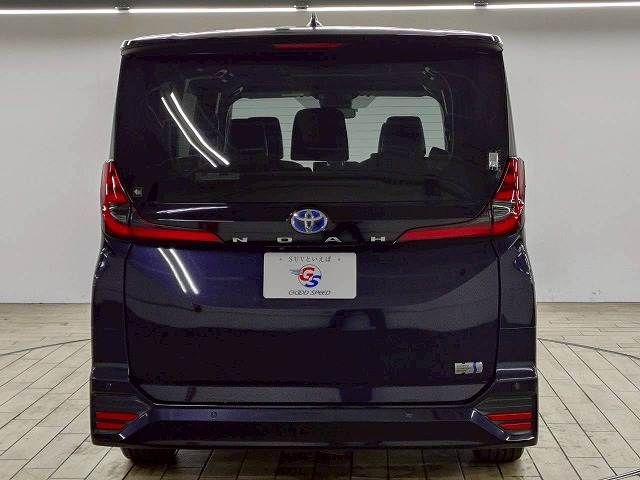 TOYOTA NOAH HYBRID 2023