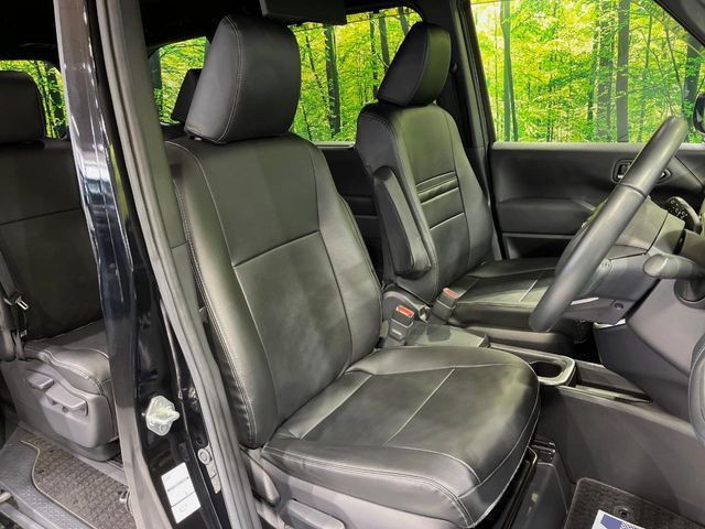 TOYOTA VOXY HYBRID 2023