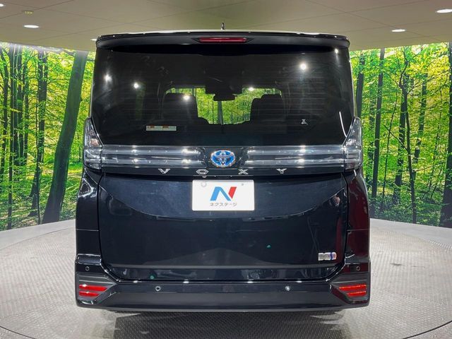 TOYOTA VOXY HYBRID 2023