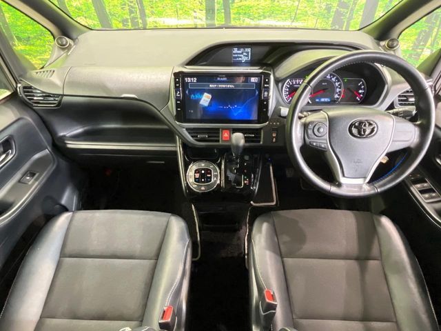 TOYOTA NOAH 2017