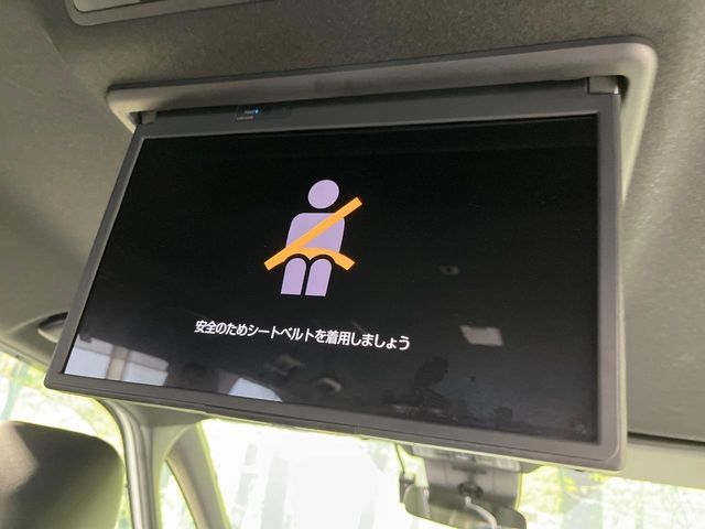 TOYOTA VOXY HYBRID 2022