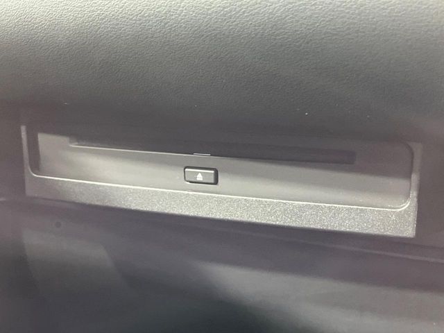 TOYOTA VOXY HYBRID 2022