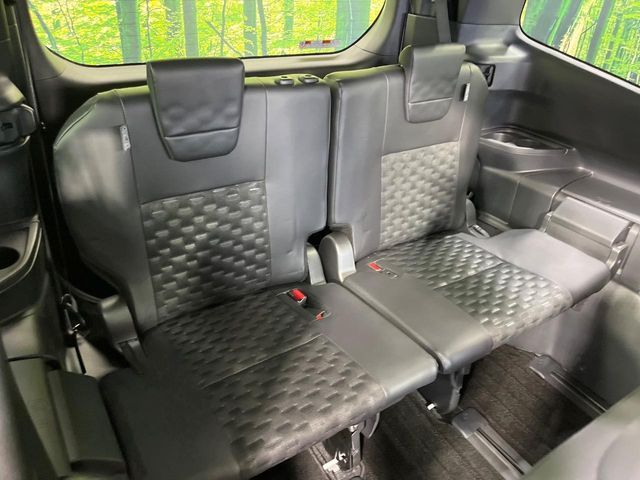 TOYOTA VOXY HYBRID 2022