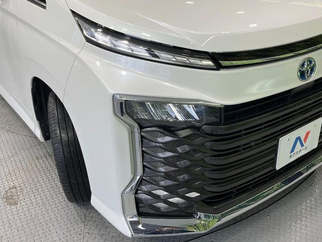 TOYOTA VOXY HYBRID 2022