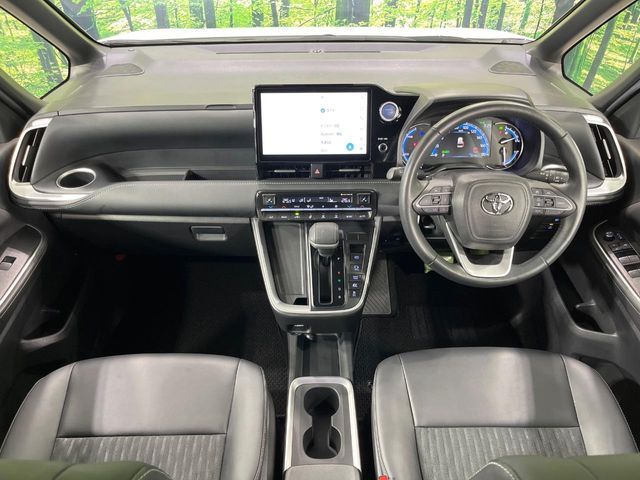 TOYOTA NOAH HYBRID 2023