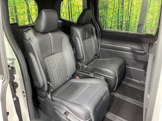 TOYOTA NOAH HYBRID 2023