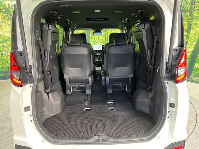 TOYOTA NOAH HYBRID 2023