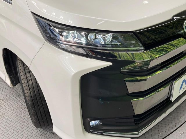 TOYOTA NOAH HYBRID 2023