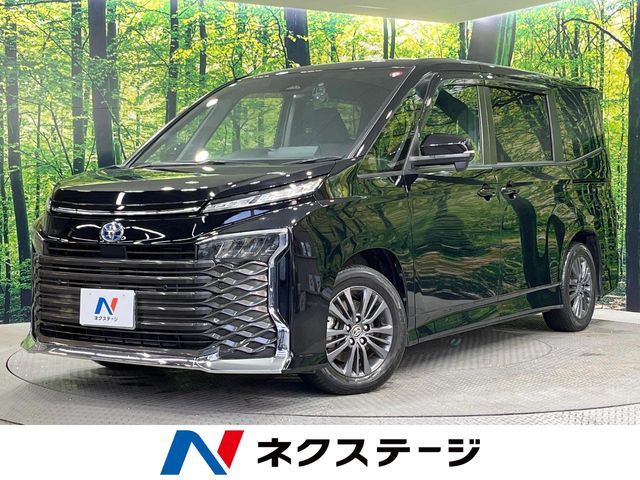 TOYOTA VOXY HYBRID 2023