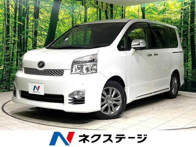 TOYOTA VOXY 2013