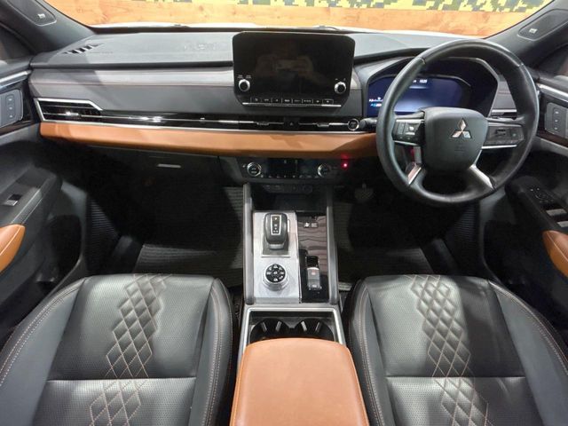 MITSUBISHI OUTLANDER PHEV 2023