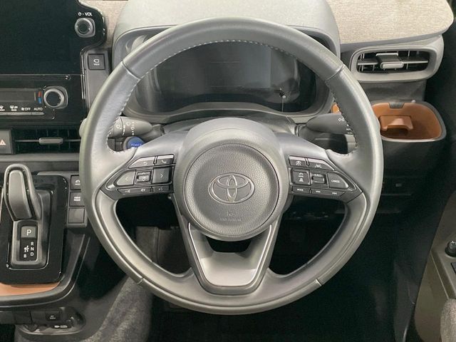TOYOTA SIENTA HYBRID 2022