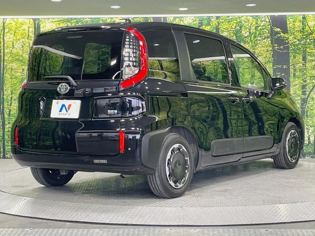 TOYOTA SIENTA HYBRID 2022