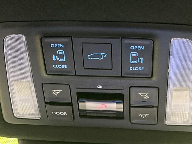 TOYOTA VOXY HYBRID 2024