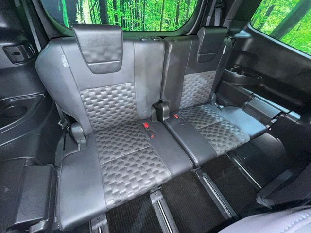 TOYOTA VOXY HYBRID 2024